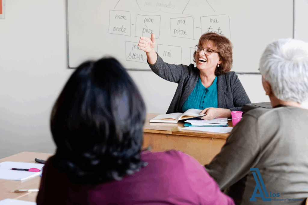 Clase de francés para adultos que demuestra que es posible aprender idiomas siendo adulto, con alumnos participando activamente en un entorno motivador.