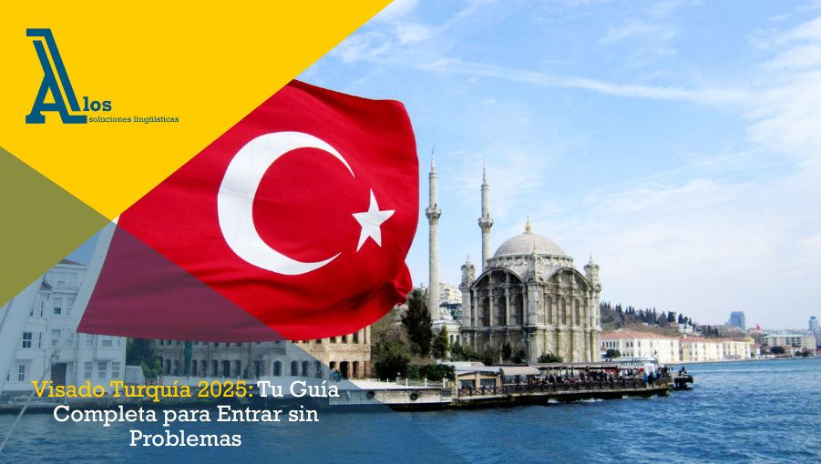 Bandera de Turquía ondeando con el skyline de Estambul al fondo al atardecer