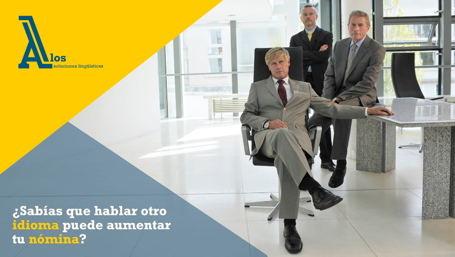 Ejecutivos de traje en oficina moderna con mensaje sobre los beneficios de hablar otro idioma para aumentar el salario.