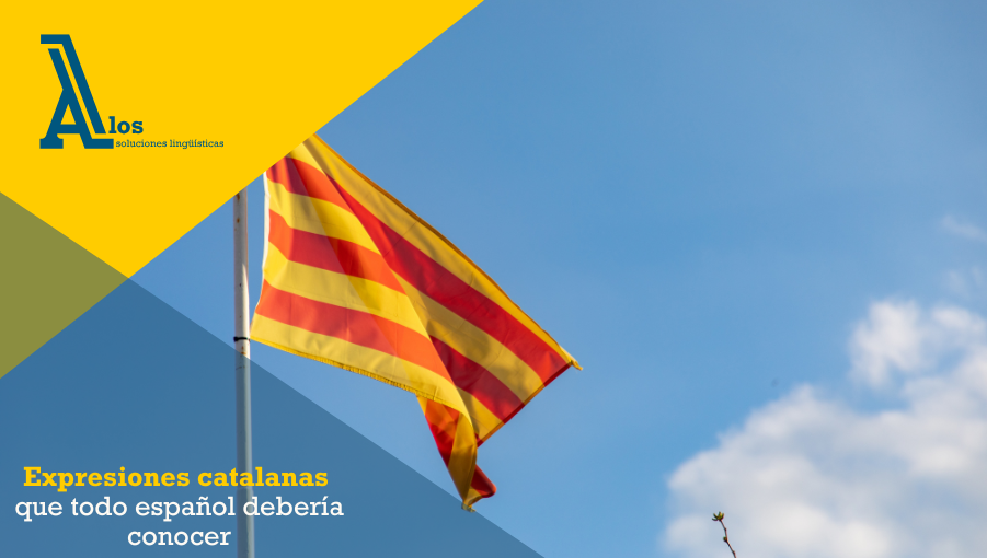 Bandera catalana ondeando al viento, símbolo cultural e identitario de Cataluña