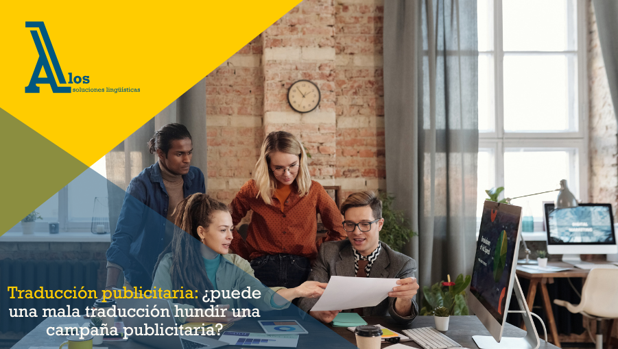 Grupo de profesionales trabajando en una estrategia de marketing y traducción publicitaria.