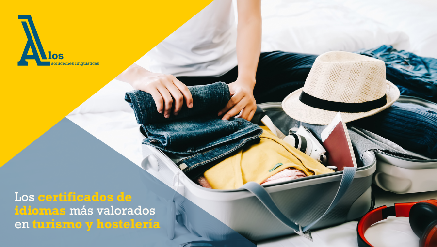 Persona haciendo una maleta en casa antes de un viaje.