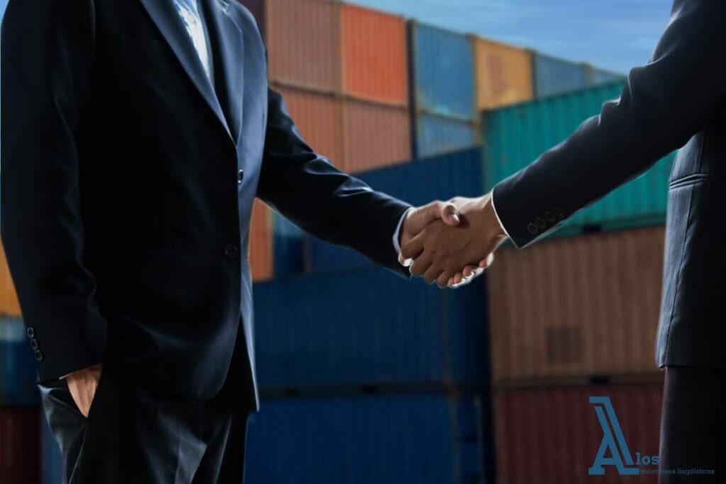 El dominio de idiomas estratégicos impulsa la expansión internacional y fortalece la competitividad logística. Ejecutivo del sector logístico frente a contenedores de transporte internacional, representando el liderazgo multilingüe en operaciones globales.