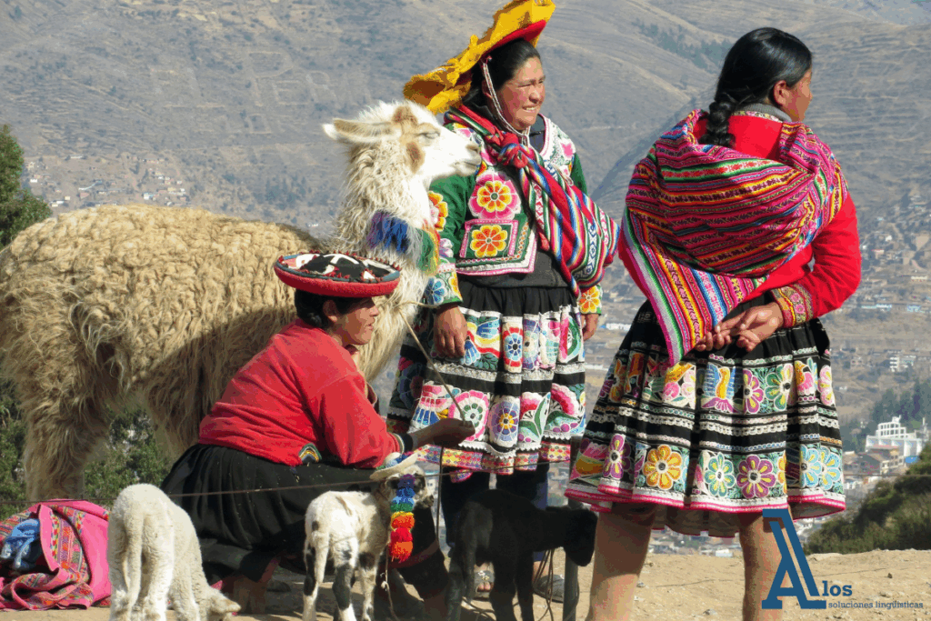 Mujeres indígenas peruanas en vestimenta tradicional junto a una llama en los Andes, ejemplo de diversidad lingüística en Perú.