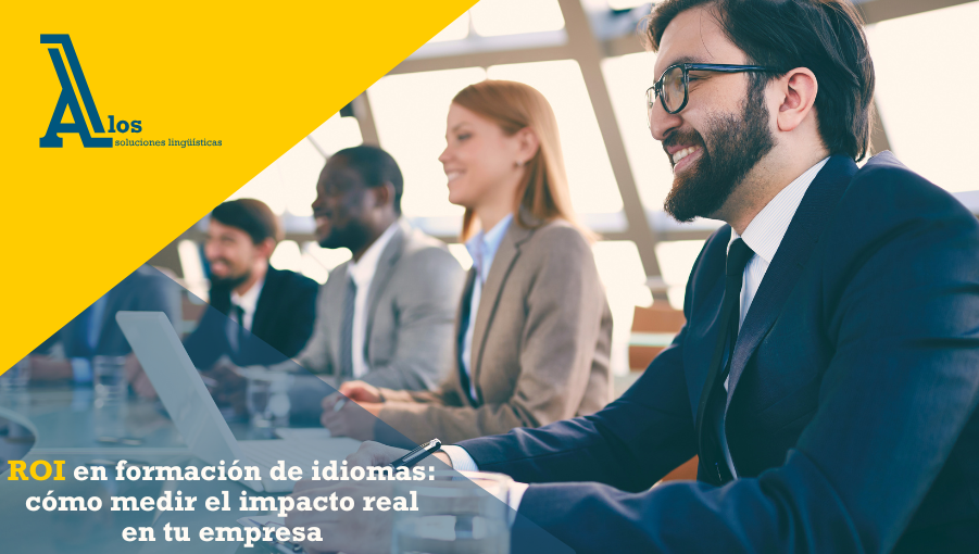 Personas en una reunión empresarial sonriendo durante una formación en idiomas