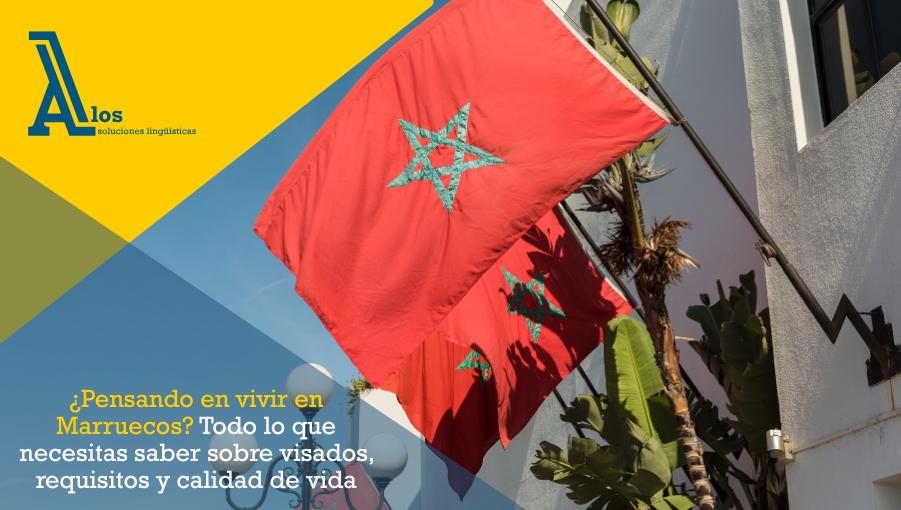 Banderín con varias banderas rojas de Marruecos con la estrella verde colgadas en fila