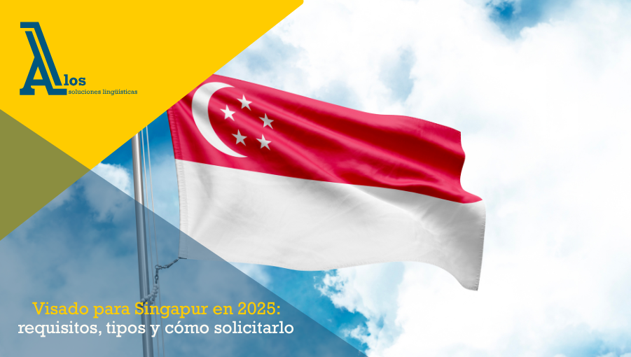 Bandera de Singapur ondeando frente a un cielo con nubes