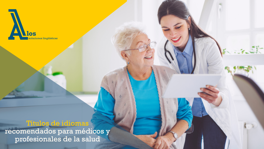 Médica explicando algo a una paciente mayor, destacando la importancia de los títulos de idiomas para médicos en la atención de pacientes.
