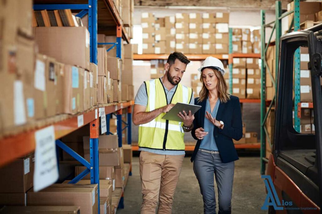 Sesión de formación en idiomas para logística con empleados de una empresa de transporte internacional, mejorando habilidades comunicativas clave para su operativa global.