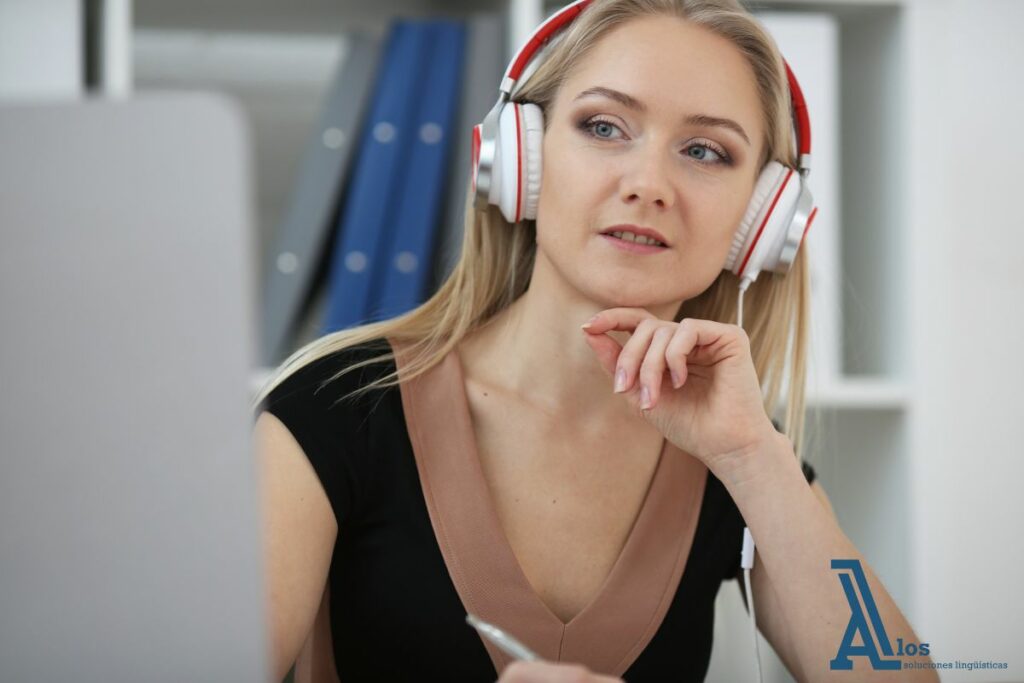 cómo usar los estrenos de 2026 para mejorar tu listening en inglés